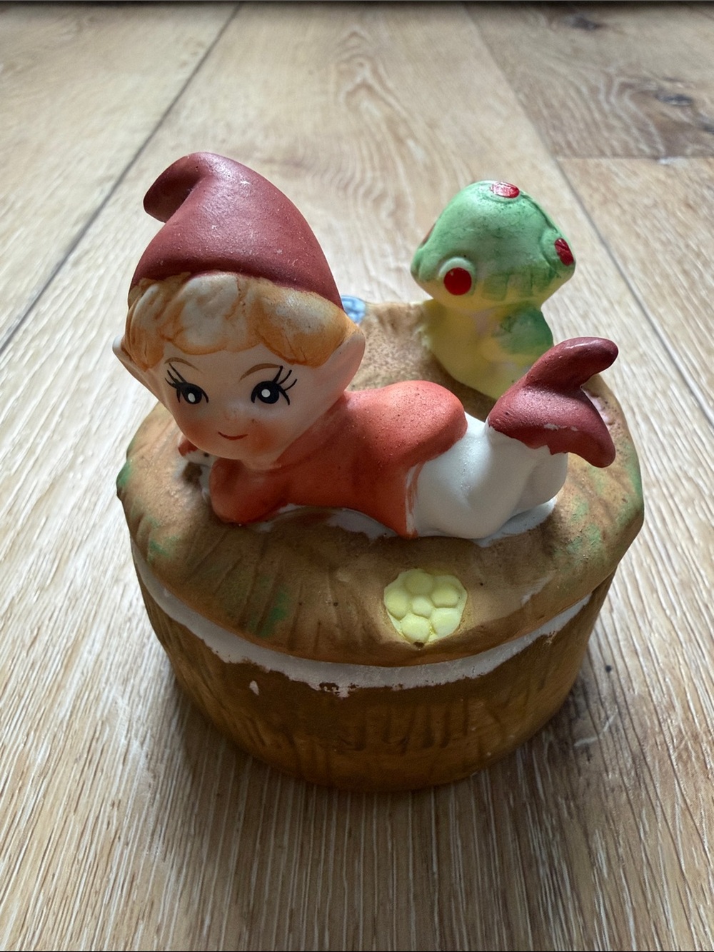 Vintage Homco Trinket Box Elf Gnome Pixie & Toadstool 5404 Mushroom Flowers